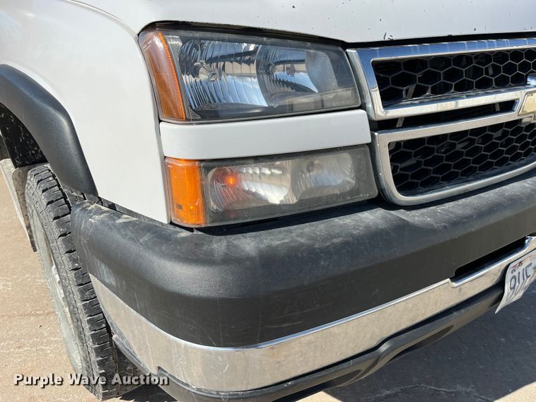 image for item DP0463 2006 Chevrolet Silverado 3500  utility bed pickup truck