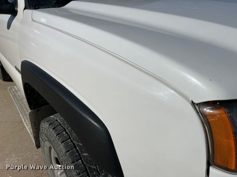 image for item DP0463 2006 Chevrolet Silverado 3500  utility bed pickup truck