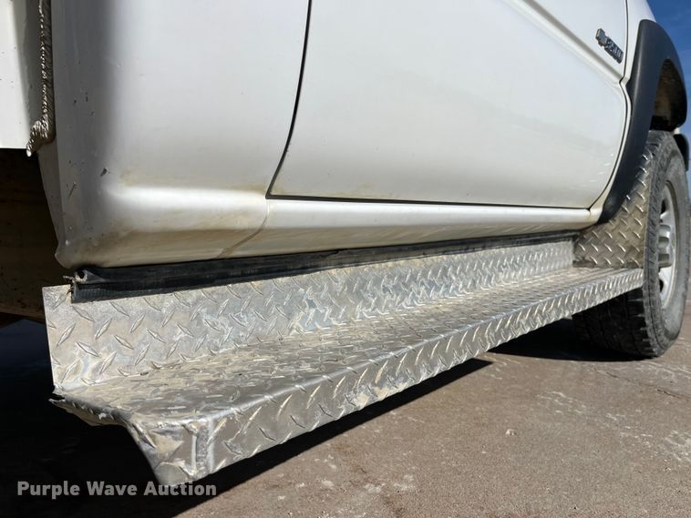 image for item DP0463 2006 Chevrolet Silverado 3500  utility bed pickup truck