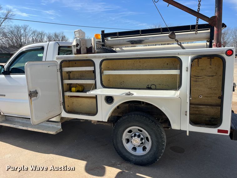 image for item DP0463 2006 Chevrolet Silverado 3500  utility bed pickup truck