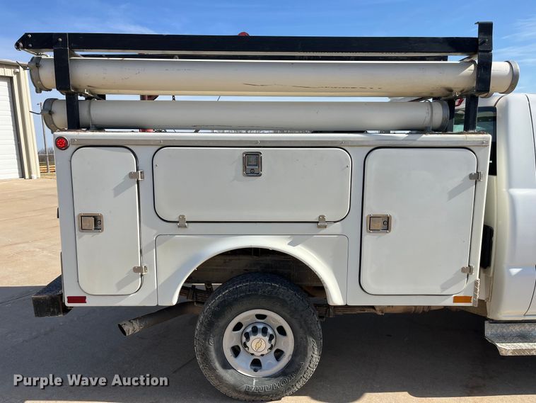 image for item DP0463 2006 Chevrolet Silverado 3500  utility bed pickup truck