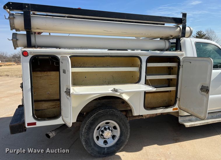 image for item DP0463 2006 Chevrolet Silverado 3500  utility bed pickup truck