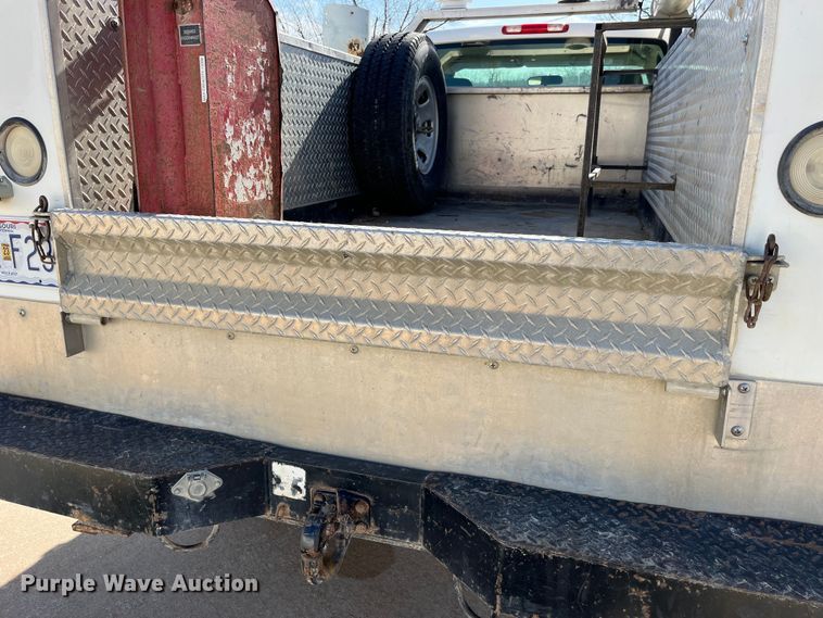 image for item DP0463 2006 Chevrolet Silverado 3500  utility bed pickup truck