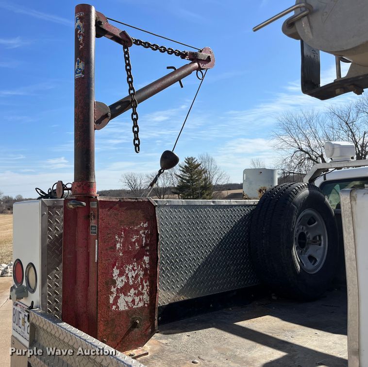 image for item DP0463 2006 Chevrolet Silverado 3500  utility bed pickup truck