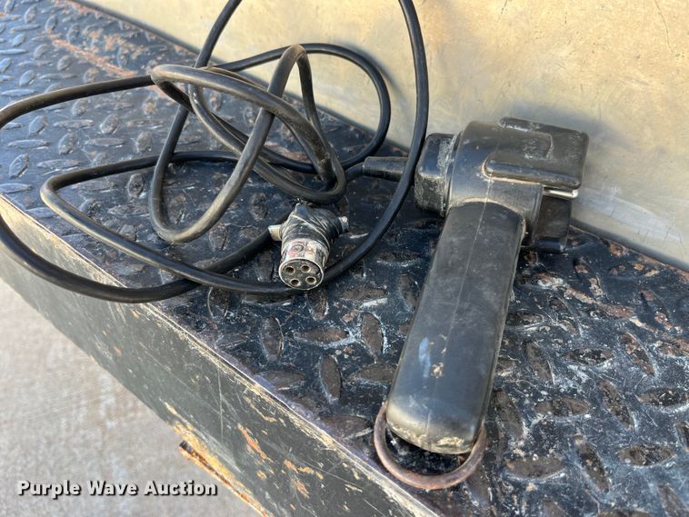 image for item DP0463 2006 Chevrolet Silverado 3500  utility bed pickup truck