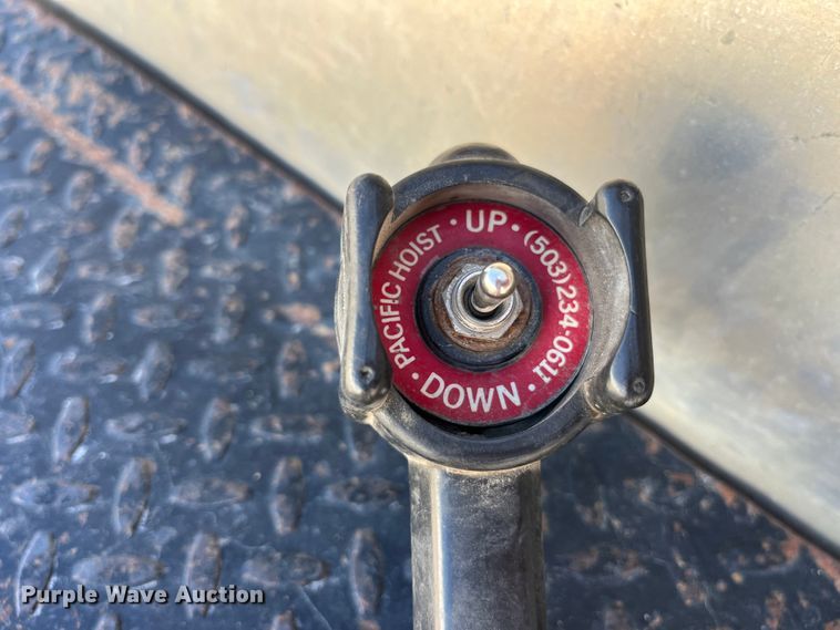 image for item DP0463 2006 Chevrolet Silverado 3500  utility bed pickup truck