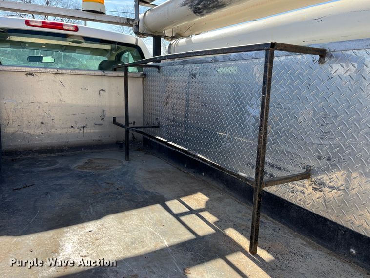 image for item DP0463 2006 Chevrolet Silverado 3500  utility bed pickup truck