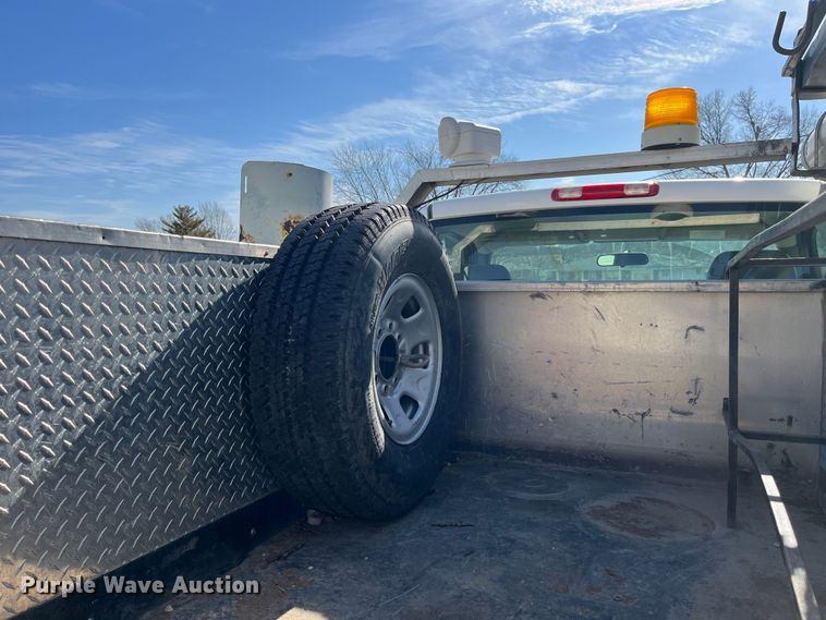 image for item DP0463 2006 Chevrolet Silverado 3500  utility bed pickup truck