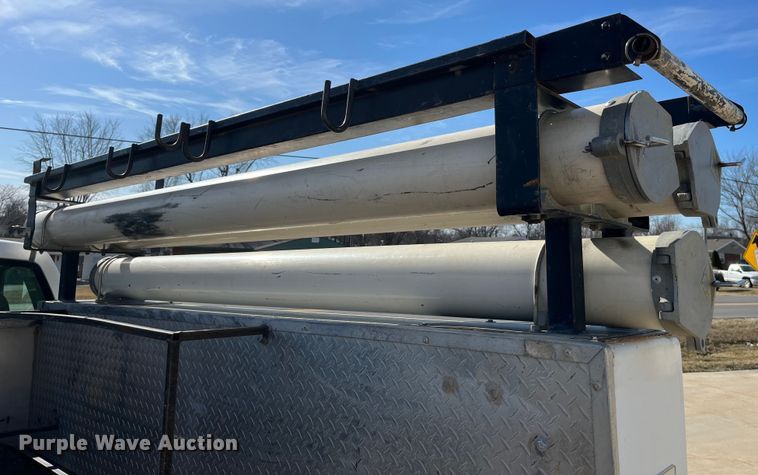 image for item DP0463 2006 Chevrolet Silverado 3500  utility bed pickup truck