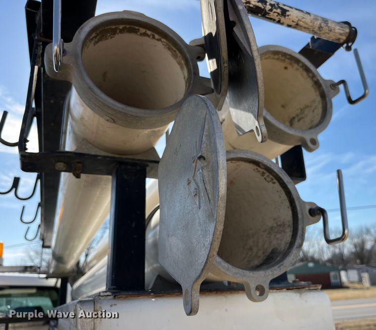 image for item DP0463 2006 Chevrolet Silverado 3500  utility bed pickup truck