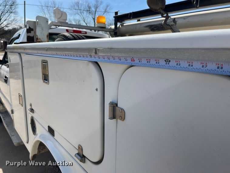 image for item DP0463 2006 Chevrolet Silverado 3500  utility bed pickup truck