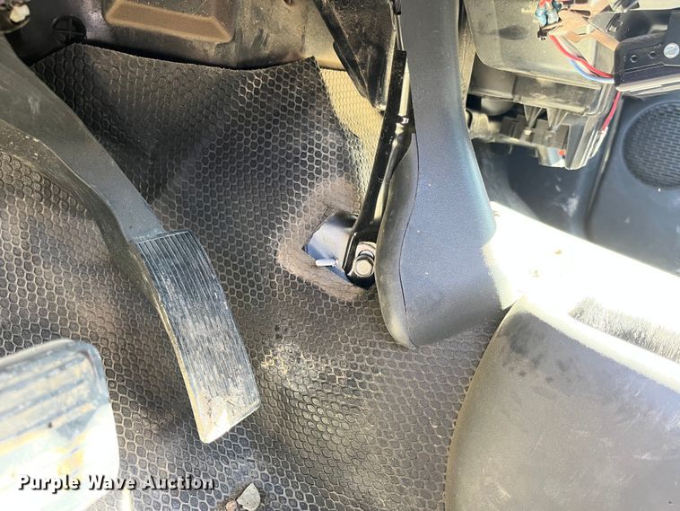 image for item DP0463 2006 Chevrolet Silverado 3500  utility bed pickup truck