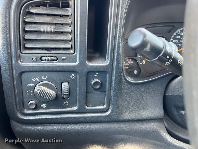 image for item DP0463 2006 Chevrolet Silverado 3500  utility bed pickup truck