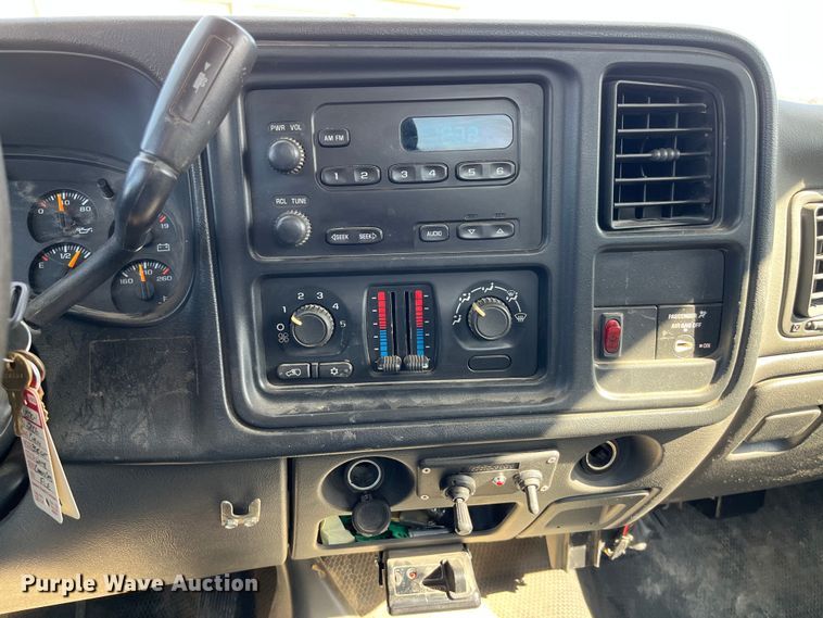 image for item DP0463 2006 Chevrolet Silverado 3500  utility bed pickup truck