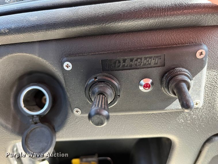 image for item DP0463 2006 Chevrolet Silverado 3500  utility bed pickup truck