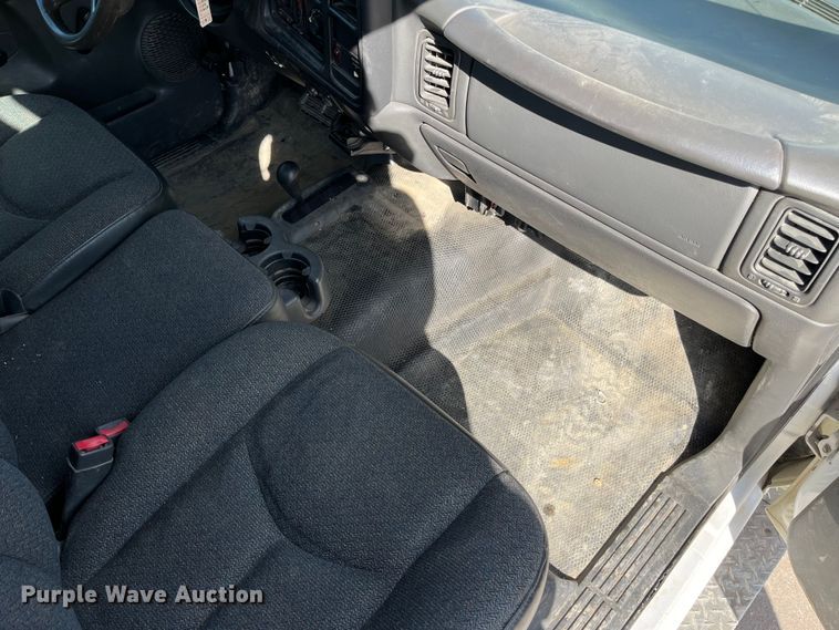 image for item DP0463 2006 Chevrolet Silverado 3500  utility bed pickup truck