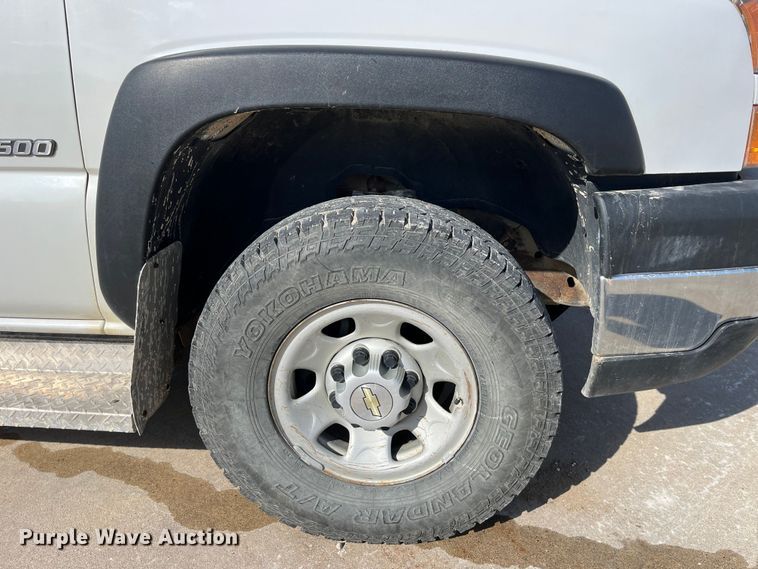 image for item DP0463 2006 Chevrolet Silverado 3500  utility bed pickup truck