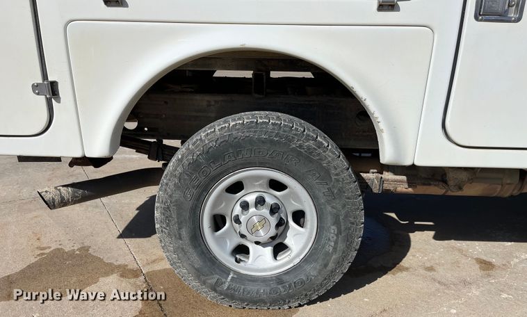 image for item DP0463 2006 Chevrolet Silverado 3500  utility bed pickup truck