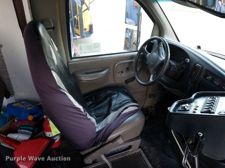 image for item DP3049 2000 Chevrolet Express 3500  school bus