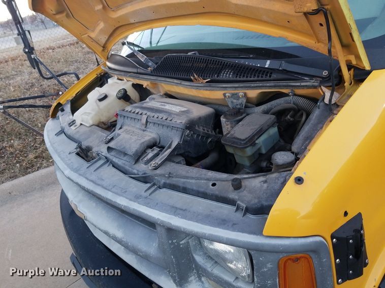 image for item DP3049 2000 Chevrolet Express 3500  school bus