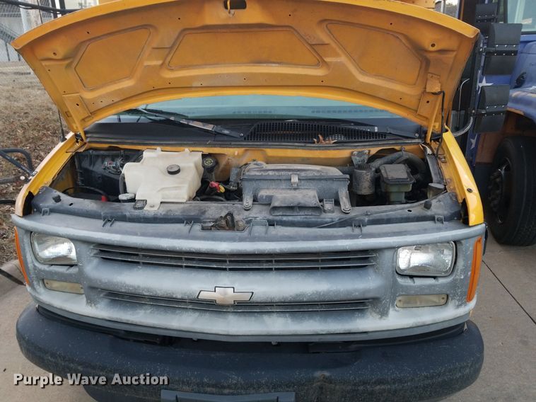 image for item DP3049 2000 Chevrolet Express 3500  school bus
