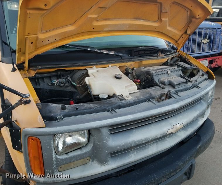 image for item DP3049 2000 Chevrolet Express 3500  school bus