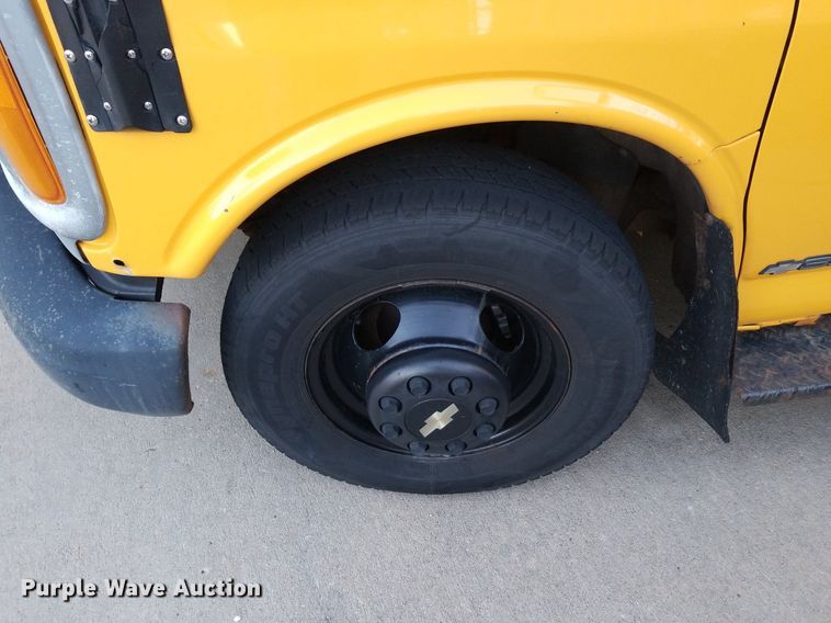 image for item DP3049 2000 Chevrolet Express 3500  school bus