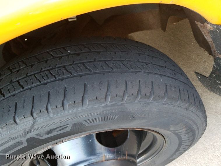 image for item DP3049 2000 Chevrolet Express 3500  school bus