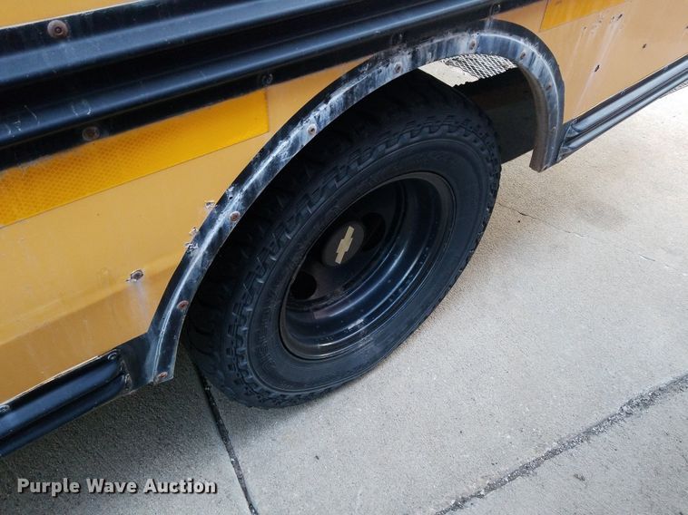 image for item DP3049 2000 Chevrolet Express 3500  school bus