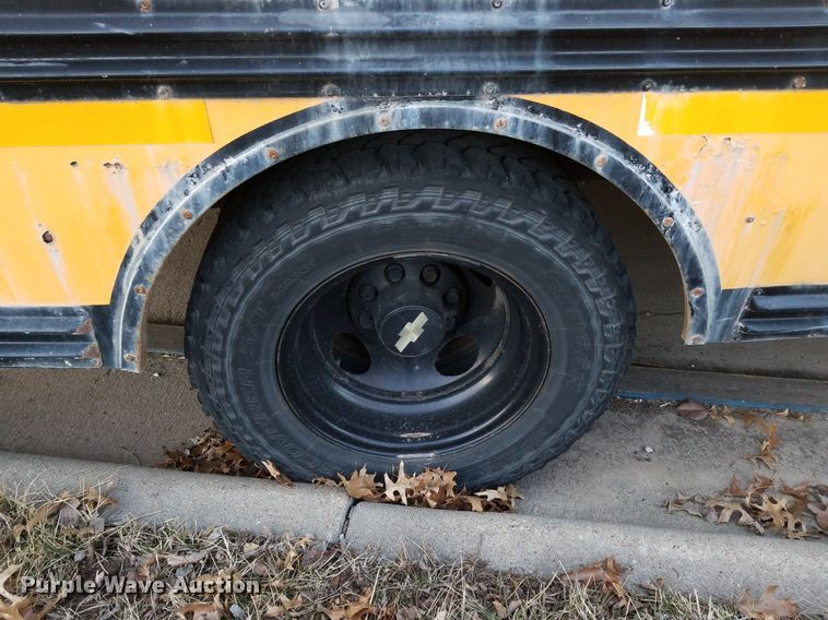 image for item DP3049 2000 Chevrolet Express 3500  school bus