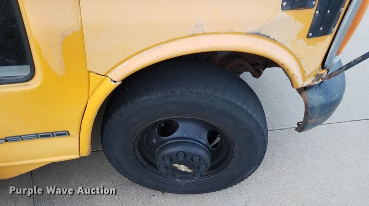 image for item DP3049 2000 Chevrolet Express 3500  school bus