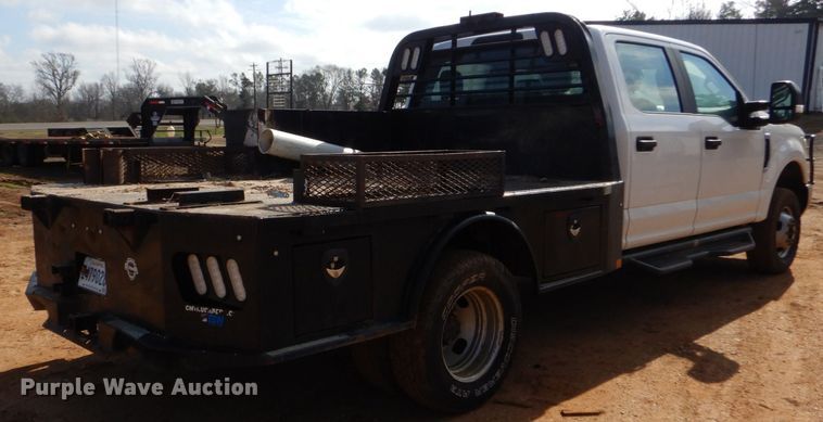 image for item DP8610 2019 Ford F350 Super Duty XL  Crew Cab utility bed pickup truck