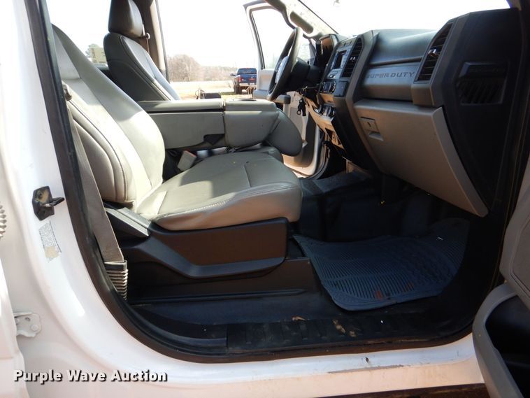 image for item DP8610 2019 Ford F350 Super Duty XL  Crew Cab utility bed pickup truck