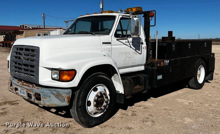 image for item DQ1951 1997 Ford F800  flatbed truck