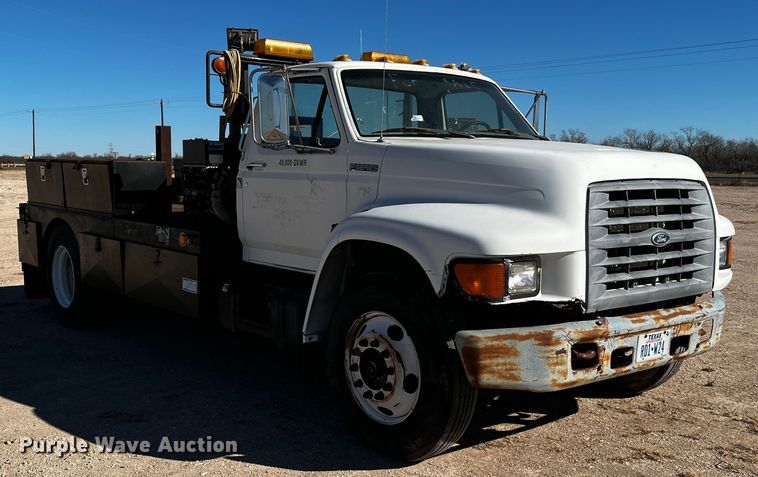 image for item DQ1951 1997 Ford F800  flatbed truck