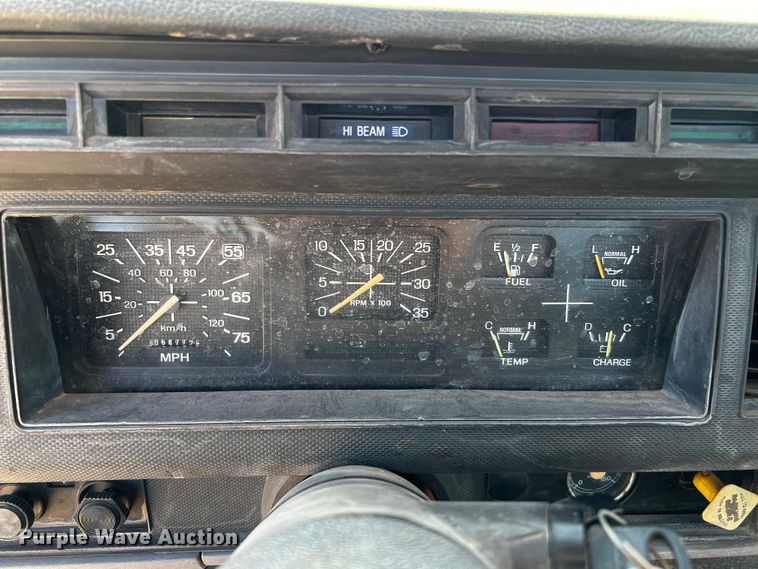 image for item DQ1951 1997 Ford F800  flatbed truck