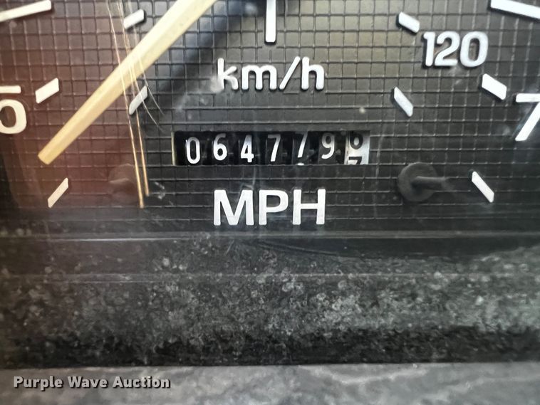 image for item DQ1951 1997 Ford F800  flatbed truck