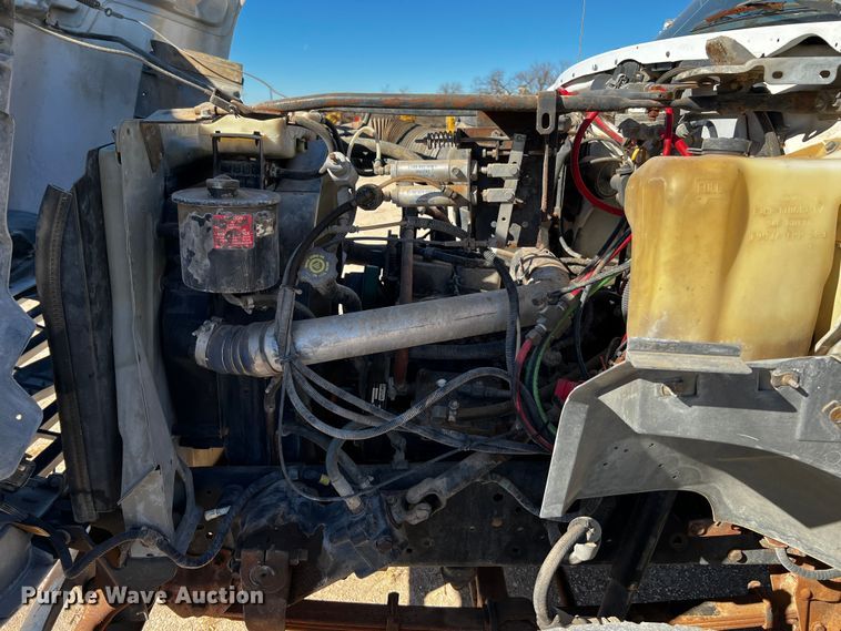 image for item DQ1951 1997 Ford F800  flatbed truck