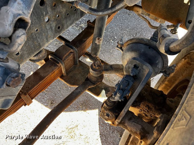 image for item DQ1951 1997 Ford F800  flatbed truck