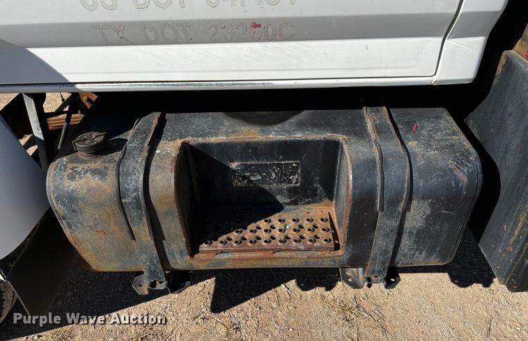 image for item DQ1951 1997 Ford F800  flatbed truck