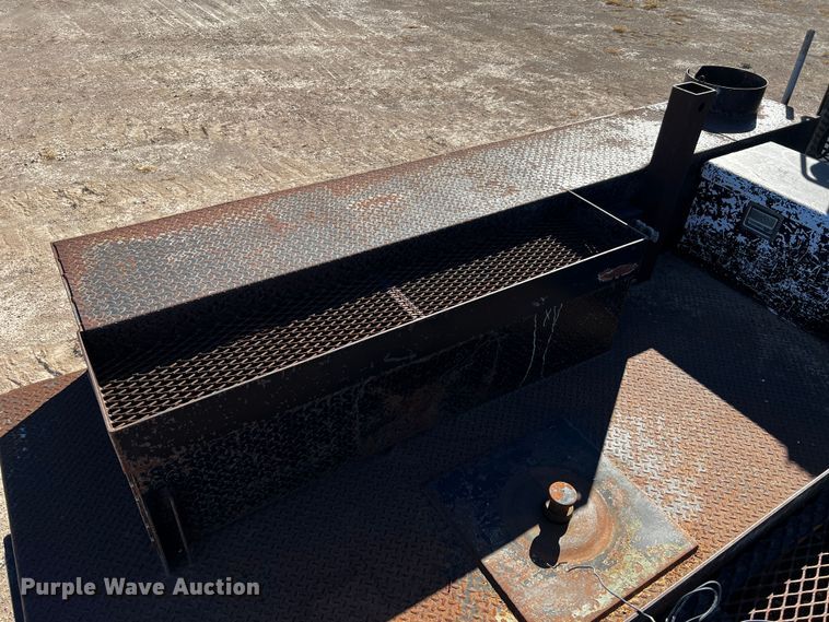 image for item DQ1951 1997 Ford F800  flatbed truck