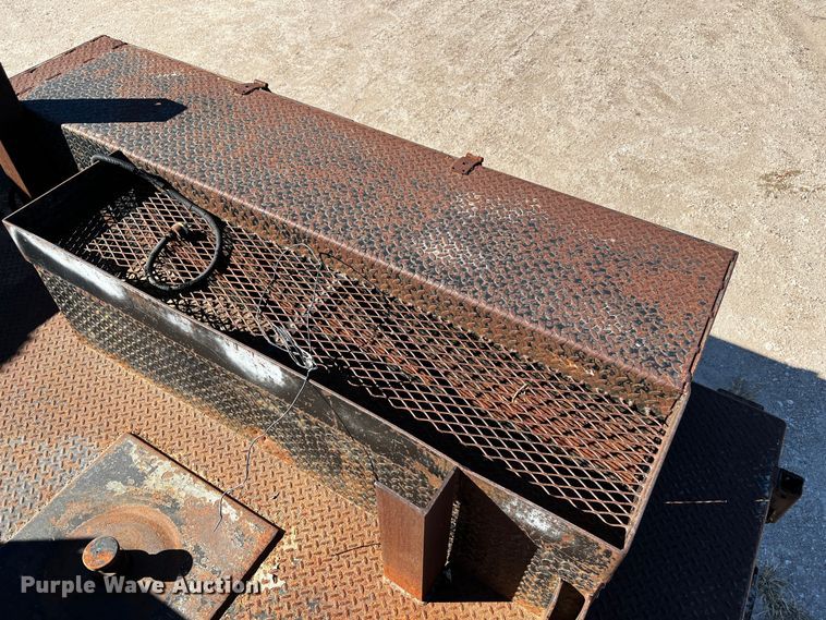 image for item DQ1951 1997 Ford F800  flatbed truck