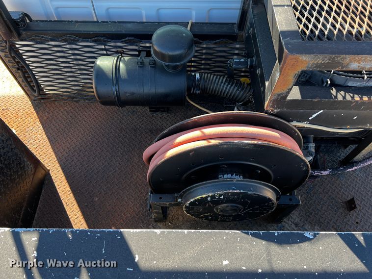 image for item DQ1951 1997 Ford F800  flatbed truck