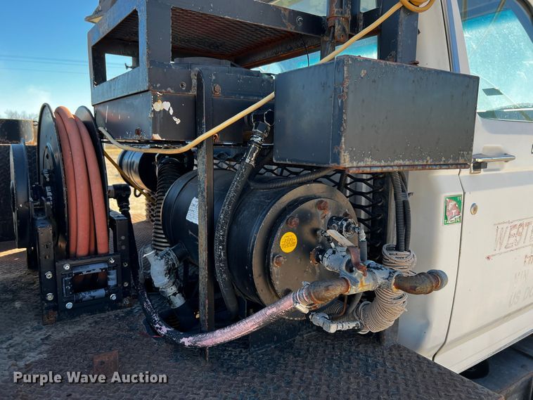 image for item DQ1951 1997 Ford F800  flatbed truck