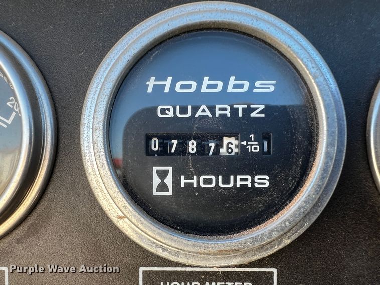 image for item DQ1951 1997 Ford F800  flatbed truck