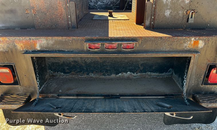 image for item DQ1951 1997 Ford F800  flatbed truck