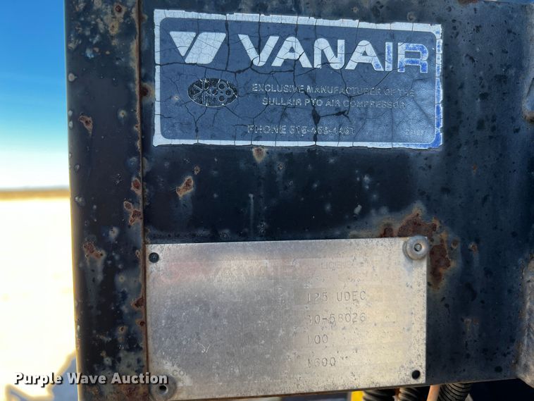 image for item DQ1951 1997 Ford F800  flatbed truck