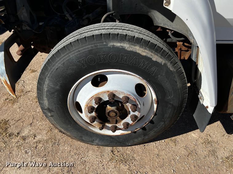 image for item DQ1951 1997 Ford F800  flatbed truck