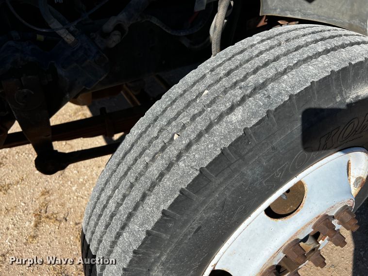 image for item DQ1951 1997 Ford F800  flatbed truck