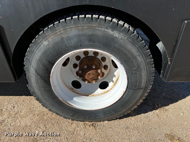 image for item DQ1951 1997 Ford F800  flatbed truck